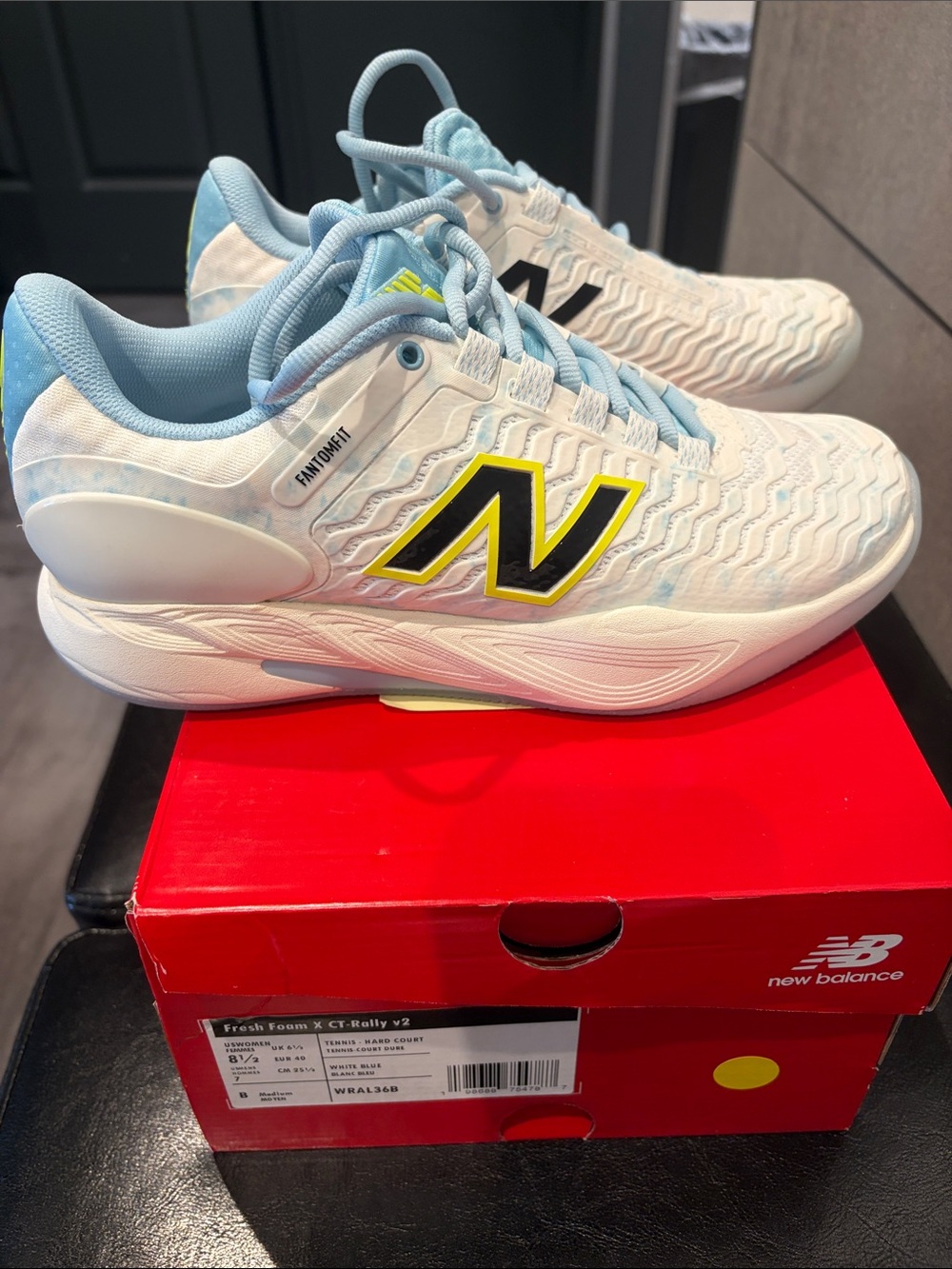 New Balance Women’s Court shoe size 8 1/2 B